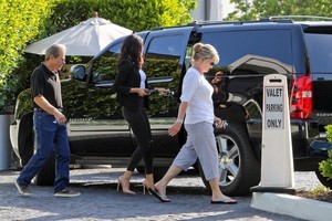  Selena going to lunch at Cecconi’s restaurant in West Hollywood, California (June 18)