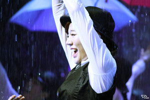  Sunny Singin' In The Rain