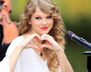 Taylor singing Love Story
