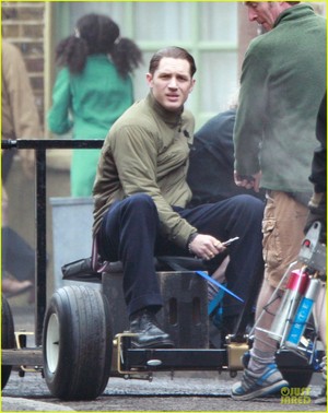  Tom Injures His Foot During Filming Legend