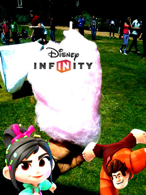  Vanellope & Ralph have a big Cotton doces