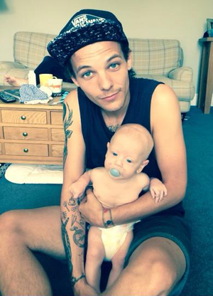  @Louis_Tomlinson: Me and the little lad :)