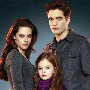  Bella, Renesmee and Edward