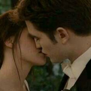  Bella and Edward's wedding kiss
