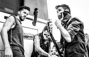  Crown The Empire