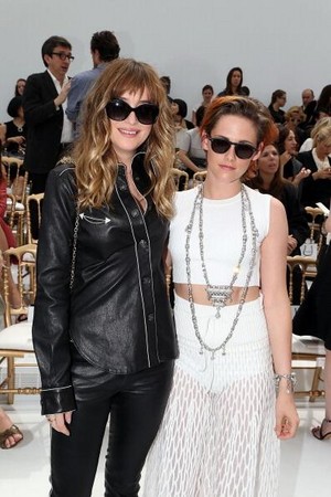  Dakota @ Chanel tampil as part of Paris Fashion Week - July 8th