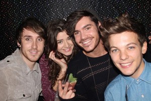  Eleanor and Louis with 프렌즈 from the New Year's Party 2012