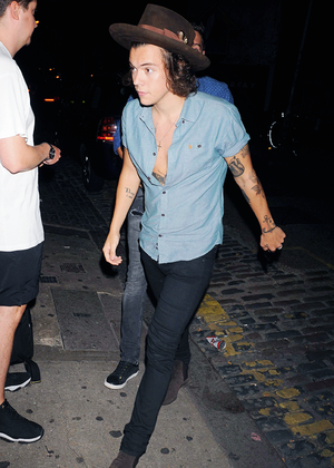 Harry leaving the WMG and GQ Summer Party at Shoreditch House, 런던 - 7/17