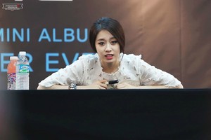  Jiyeon Fansign