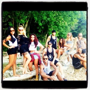  The girls at the de praia, praia with their friends today