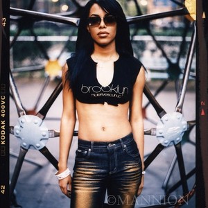 Unseen photo of Aaliyah shared by Jonathan Mannion