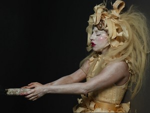  never-before-seen 写真 of Lady gaga