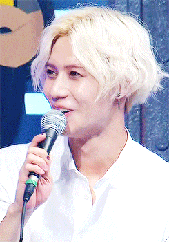  140820 Taemin Interview in tampil Champion Gif