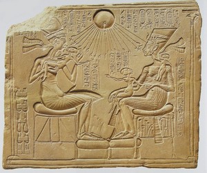  Akhenaten and Nefertiti with their Kids