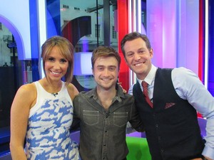  Daniel Radcliffe On The One 显示 (Fb.com/DanielJacobRadcliffeFanClub)