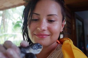  Demi became a Godparent of a tortue at the Meridien Resort in Bora Bora - August 2014