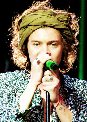 The way that U flip your hair make me overwhelmed ♪♫ - Harry Styles Photo  (37486186) - Fanpop
