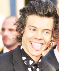  Harry pulling faces at the “This Is Us” premiere
