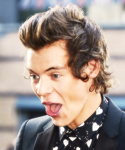  Harry pulling faces at the “This Is Us” premiere