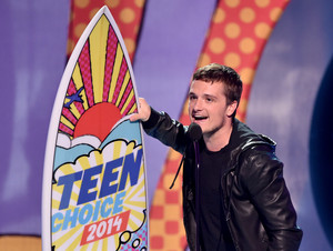  Josh Hutcherson, winner of Best Actor: Sci-Fi/Fantasy onstage during FOX’s 2014 Teen Choice Awards