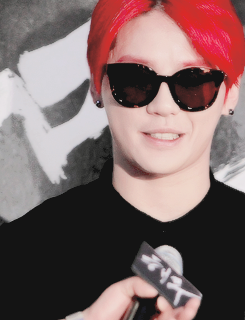  Junsu with red/pink hair
