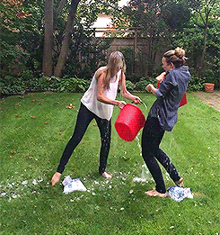  Mất tích Girl Cast ALS Ice Bucket Challenge