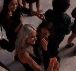  Lou and Sophia taking a selfie and getting foto bombed por Eleanor