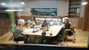  Taemin in Radio tunjuk