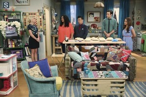  Young and Hungry - Episode 1.08 - Young & Car-Less Promotional 写真