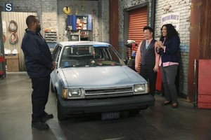  Young and Hungry - Episode 1.08 - Young & Car-Less Promotional 写真