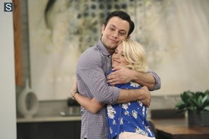 Young and Hungry - Episode 1.08 - Young & Car-Less Promotional Photos