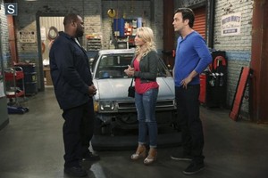  Young and Hungry - Episode 1.08 - Young & Car-Less Promotional fotografias