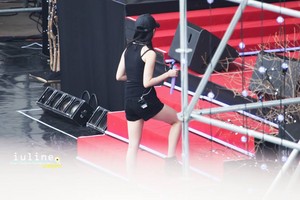  IU rehearsing before her "Someday" konsert back in August