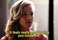  Olicity 101 babbling in each other’s ear (◕‿◕✿)