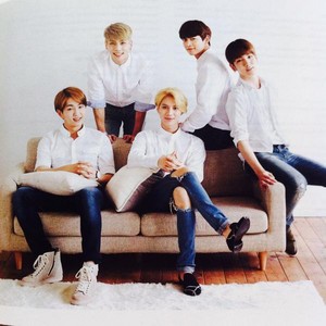  SCANS SHINee « I'm Your Boy »