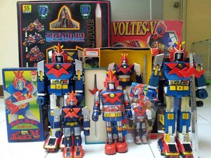  A Voltes V toy collection from a friend