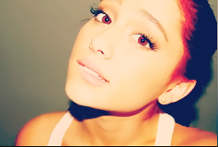  Ariana Grande✓