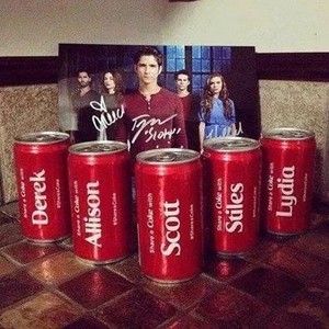  Cast cans of coke
