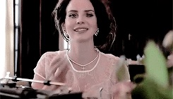  Lana Del Rey blowing halik gif! ♥
