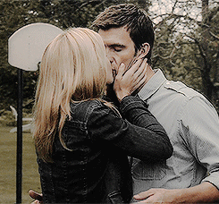  Nathan and Audrey baciare