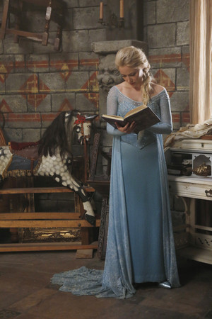  Once Upon a Time - Episode 4.01 - A Tale Of Two Sisters