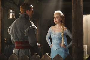  Once Upon a Time - Episode 4.01 - A Tale Of Two Sisters