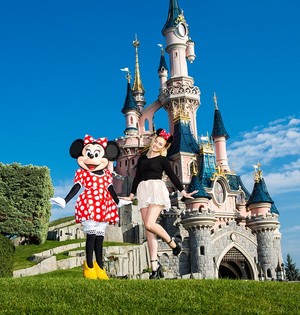  Perrie at Disneyland Paris! ♥