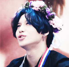 Taemin at Fan Sign Event wearing flower head band