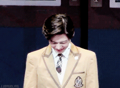  Taemin can't stop laughing gif