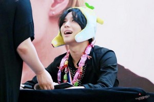  Taemin with cute hat at 팬 Sign Event - Ace Era