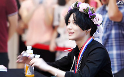  Taemin with flor head band at fan sign Event - ace Era