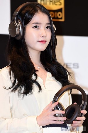  141016 आई यू at Sony MDR Launch Event