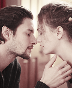  Ben Barnes and Leighton Meester in 由 the Gun - Promotional Still