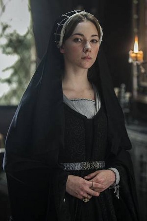  Catherine of Aragon in "Isabel"